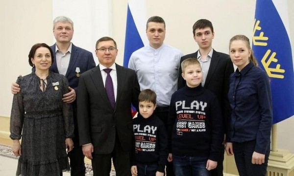 Владимир Якушев вручил государственные награды жителям Тюменской области