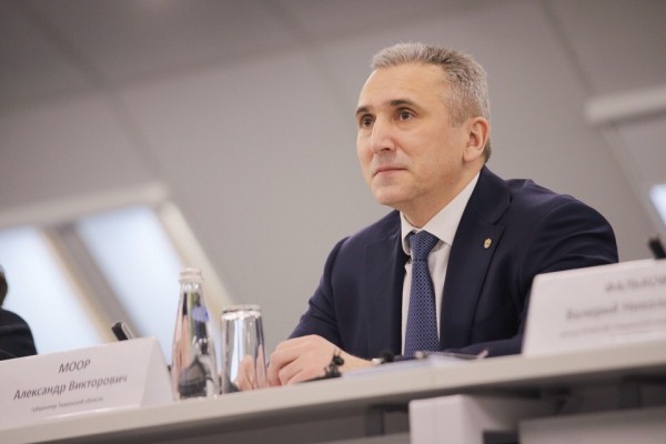 Александр Моор рассказал, как с помощью соцсетей и опросов решать насущные проблемы жителей