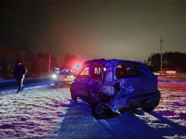 Пассажирка иномарки погибла при столкновении с  "КамАЗом" в Тюменском районе