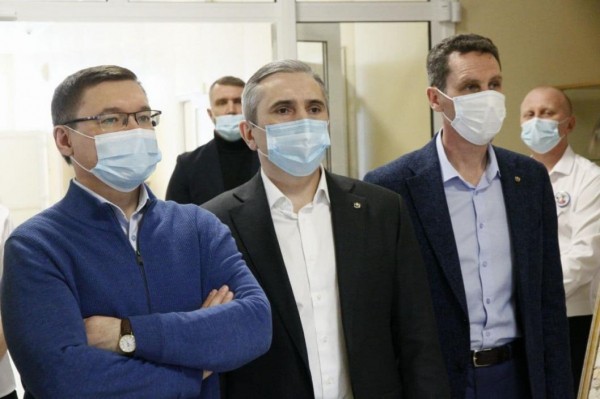 Якушев и Моор посетили новую детскую школу искусств в Ялуторовском районе