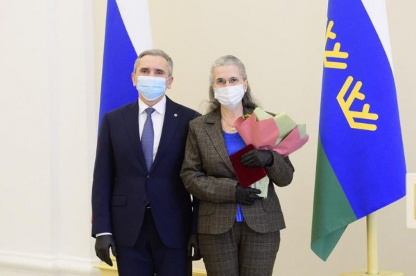 Губернатор вручил жителям Тюменской области награды за достойный труд и смелые поступки