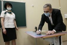 Якушев и Моор посетили новую детскую школу искусств в Ялуторовском районе