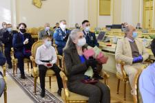 Губернатор вручил жителям Тюменской области награды за достойный труд и смелые поступки