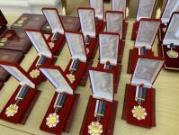 Губернатор вручил жителям Тюменской области награды за достойный труд и смелые поступки