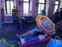 Ялтинский пляж на берегу Туры: в "Конторе пароходства" для тюменцев создали отпускное настроение