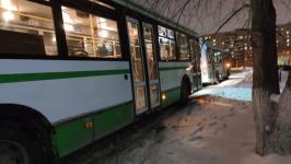 Жильцов многоэтажки на улице Ставропольской в Тюмени эвакуируют в гостиницы 