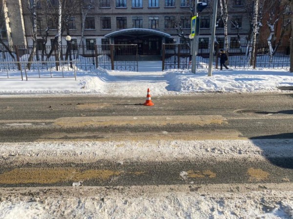 В Тюмени разыскивают водителя, сбившего детей возле школы