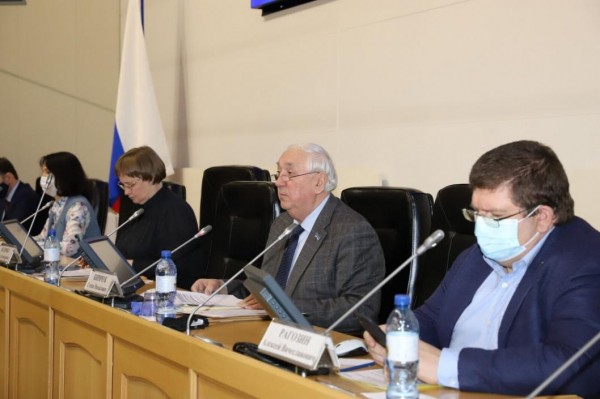 Тюменские депутаты приняли решение создать Книгу почетных граждан города