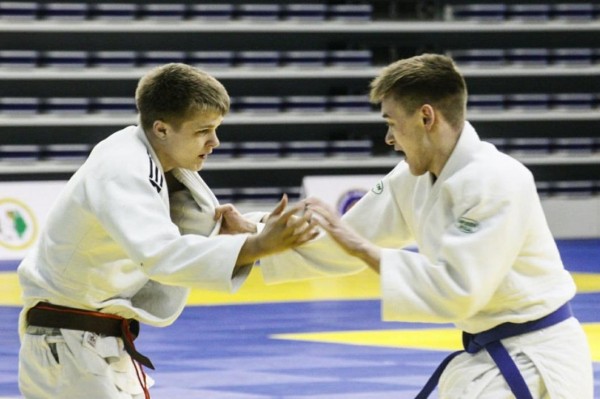 Фотогалерея: студенты вузов встретились на татами в центре "Тюмень-дзюдо"