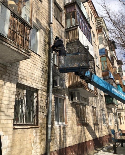 
В преддверии активной капели: водостоки отремонтированы и прочищены!
