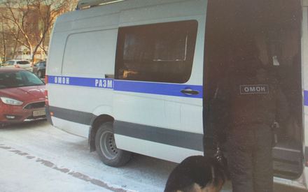 Улица Ленина в Тюмени перекрыта, кинологи ищут взрывчатку в автобусе 