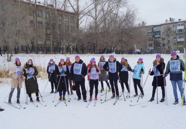 Сто студентов-медиков вышли на "Лыжню России" в Тюмени