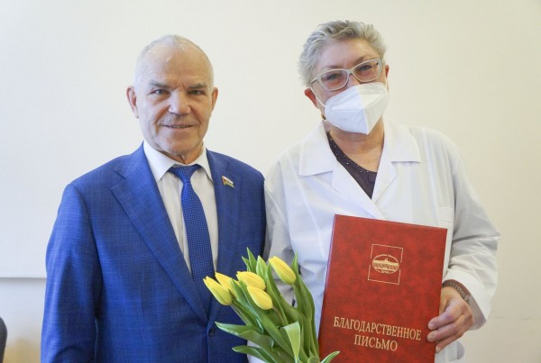 
Герои пандемии &mdash; два тюменских фельдшера скорой помощи
