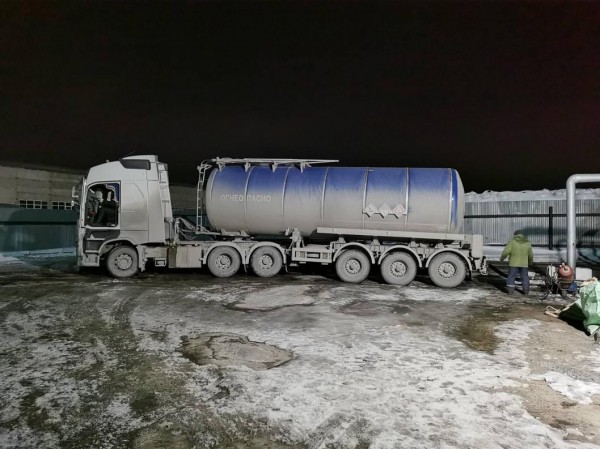 В Тюмени с территории предприятия украли 25 тонн битума