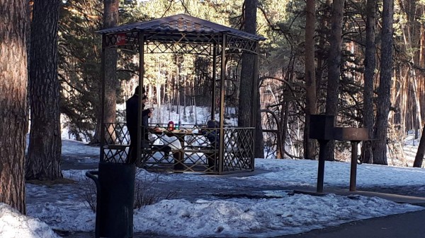 Гилевка после фекального потопа: шашлык, самокаты и влюбленные парочки Гилевка после фекального потопа: шашлык, самокаты и влюбленные парочки