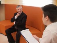 Анатолий Карпов подарил школьникам Тюменского района шахматный инвентарь 