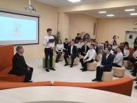 Анатолий Карпов подарил школьникам Тюменского района шахматный инвентарь 