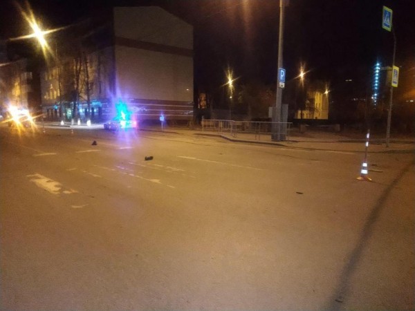 На пешеходном переходе в Тюмени Range Rover сбил мужчину