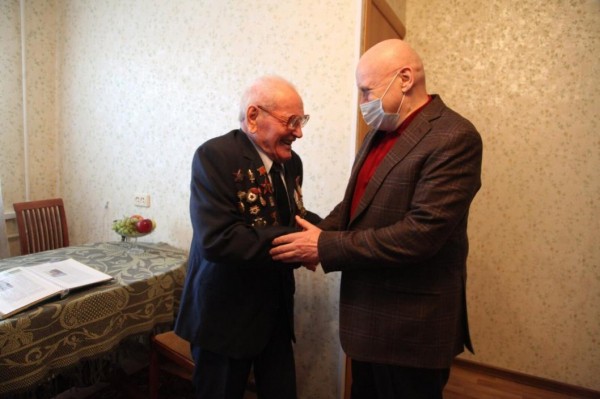 Тюменские депутаты предложили поощрять волонтеров и наставников