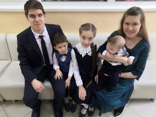 Юные любители шахмат в Тюмени получили подарки от гроссмейстера Анатолия Карпова