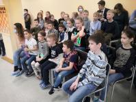 Юные любители шахмат в Тюмени получили подарки от гроссмейстера Анатолия Карпова