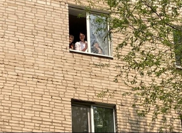 Для ветерана Великой Отечественной войны  Татьяны Ивановны Култышевой дали концерт у дома