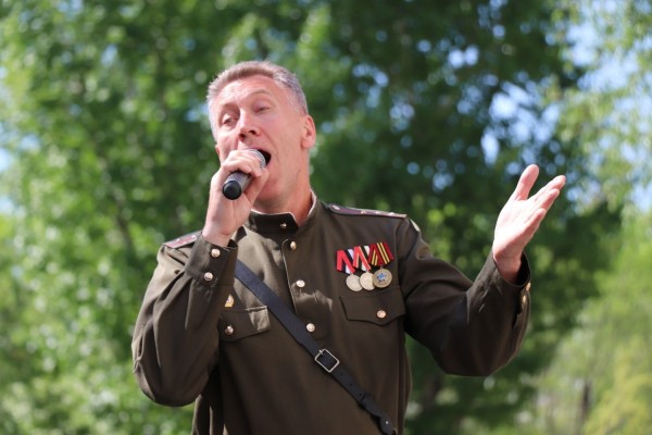 Со слезами на глазах: как Тюмень отмечает День Победы Со слезами на глазах: как Тюмень отмечает День Победы