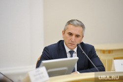 Тюменский ветеран ВОВ получил от губернатора пряник ко Дню Победы. Его невозможно разрезать. Видео Тюменский ветеран ВОВ получил от губернатора пряник ко Дню Победы. Его невозможно разрезать. Видео