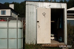 В Тюменской области мать и ребенок пять лет живут в вагончике