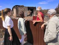 Тюменцы собрали вещи для погорельцев из СНТ "Солнышко" Тюменцы собрали вещи для погорельцев из СНТ "Солнышко"