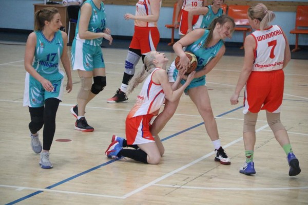 Тюменские ветераны баскетбола уступили кубок города гостям из Екатеринбурга