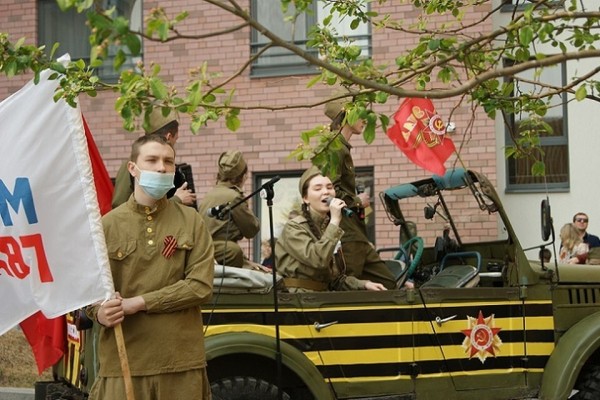 Тюменские молодогвардейцы провели для горожан более 50 праздничных концертов в День Победы