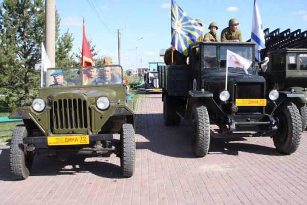 Со слезами на глазах: как Тюмень отмечает День Победы Со слезами на глазах: как Тюмень отмечает День Победы