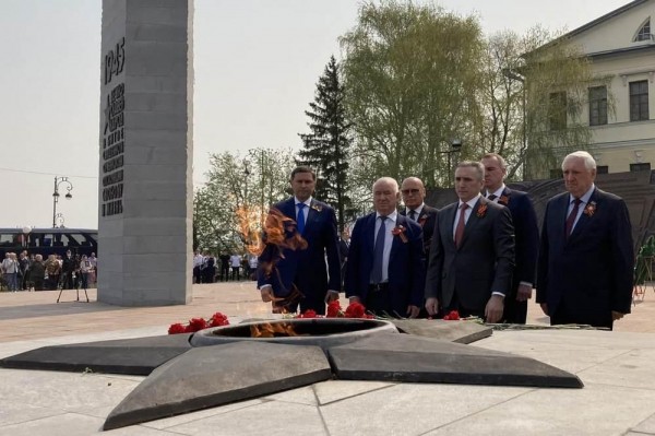 Александр Моор почтил память солдат Великой Победы