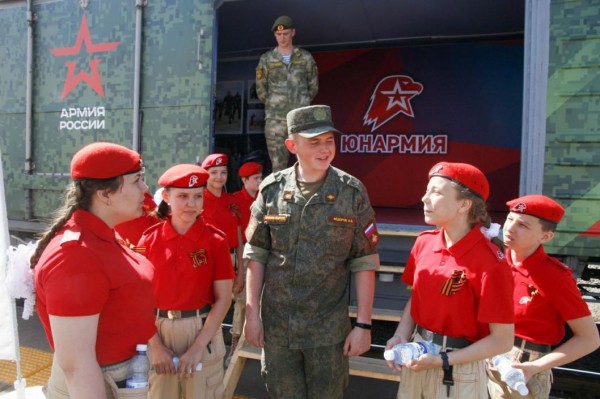 В Тюмени торжественно встретили поезд Министерства обороны РФ