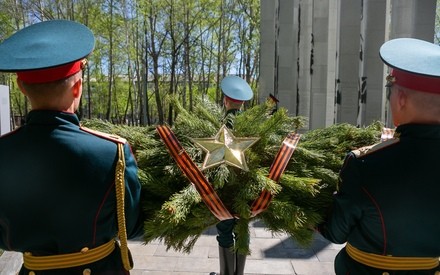 Со слезами на глазах: как Тюмень отмечает День Победы Со слезами на глазах: как Тюмень отмечает День Победы