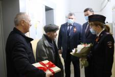 Концерты в честь Дня Победы подарили ветеранам тюменские полицейские