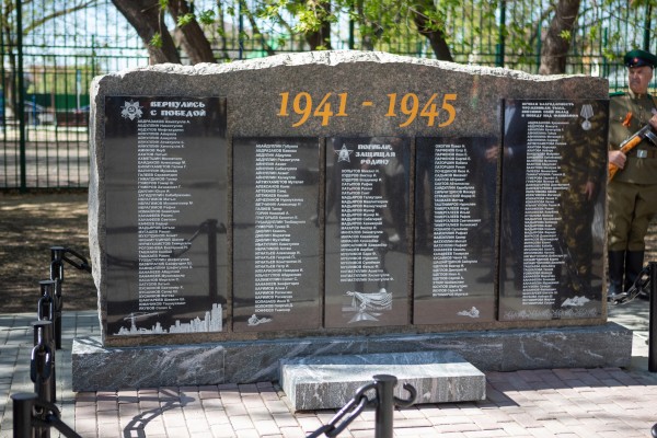 Со слезами на глазах: как Тюмень отмечает День Победы Со слезами на глазах: как Тюмень отмечает День Победы