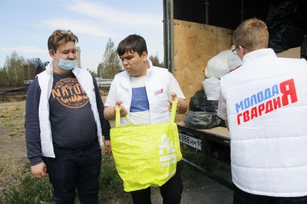 Тюменцы собрали вещи для погорельцев из СНТ "Солнышко" Тюменцы собрали вещи для погорельцев из СНТ "Солнышко"