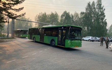 В районе военного городка четыре автобуса готовы к эвакуации тюменцев