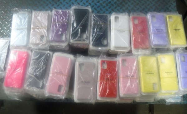 Тюменские таможенники остановили большегруз с контрафактом на 4,5 млн рублей