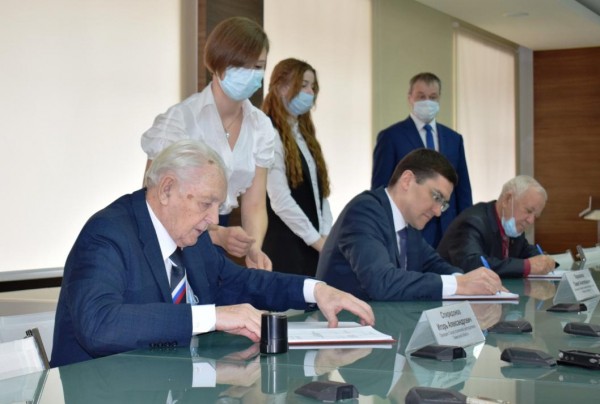 Строители, профсоюзы и ГУС Тюменской области подписали отраслевое соглашение