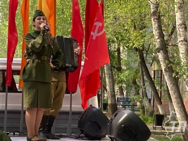 Для ветерана Великой Отечественной войны  Татьяны Ивановны Култышевой дали концерт у дома