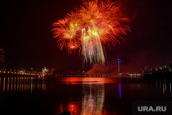 Как в столицах Большого Урала прошли салюты. Фото