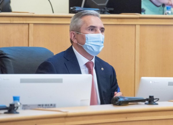 Александр Моор призвал тюменцев вакцинироваться против COVID-19 в ближайшее время