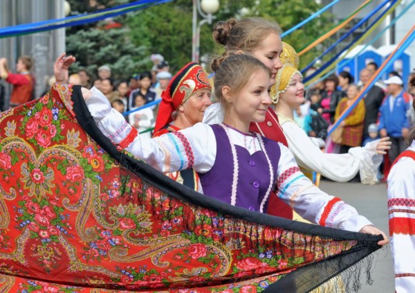 Владимир Якушев в День России поблагодарил жителей УФО за активность и добросовестный труд