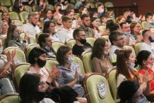 Глава Тюменской области вручил региональные награды участникам Российской студвесны 