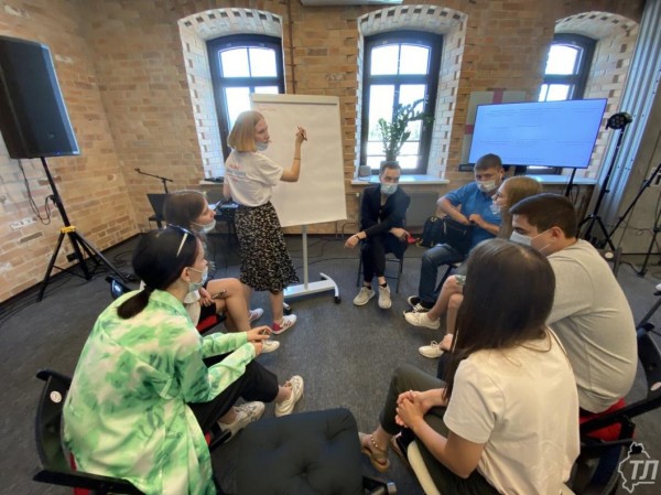 Доступные кредиты, отсрочки платежей, беседы с родителями: тюменская молодежь предложила поправки в нацпроект МСП