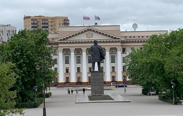 Александр Моор проконтролировал меры по противодействию коррупции среди чиновников 