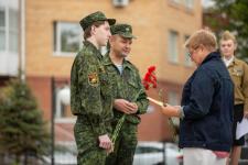 Поисковики передали родственникам бойца Александра Шадрина его медальон